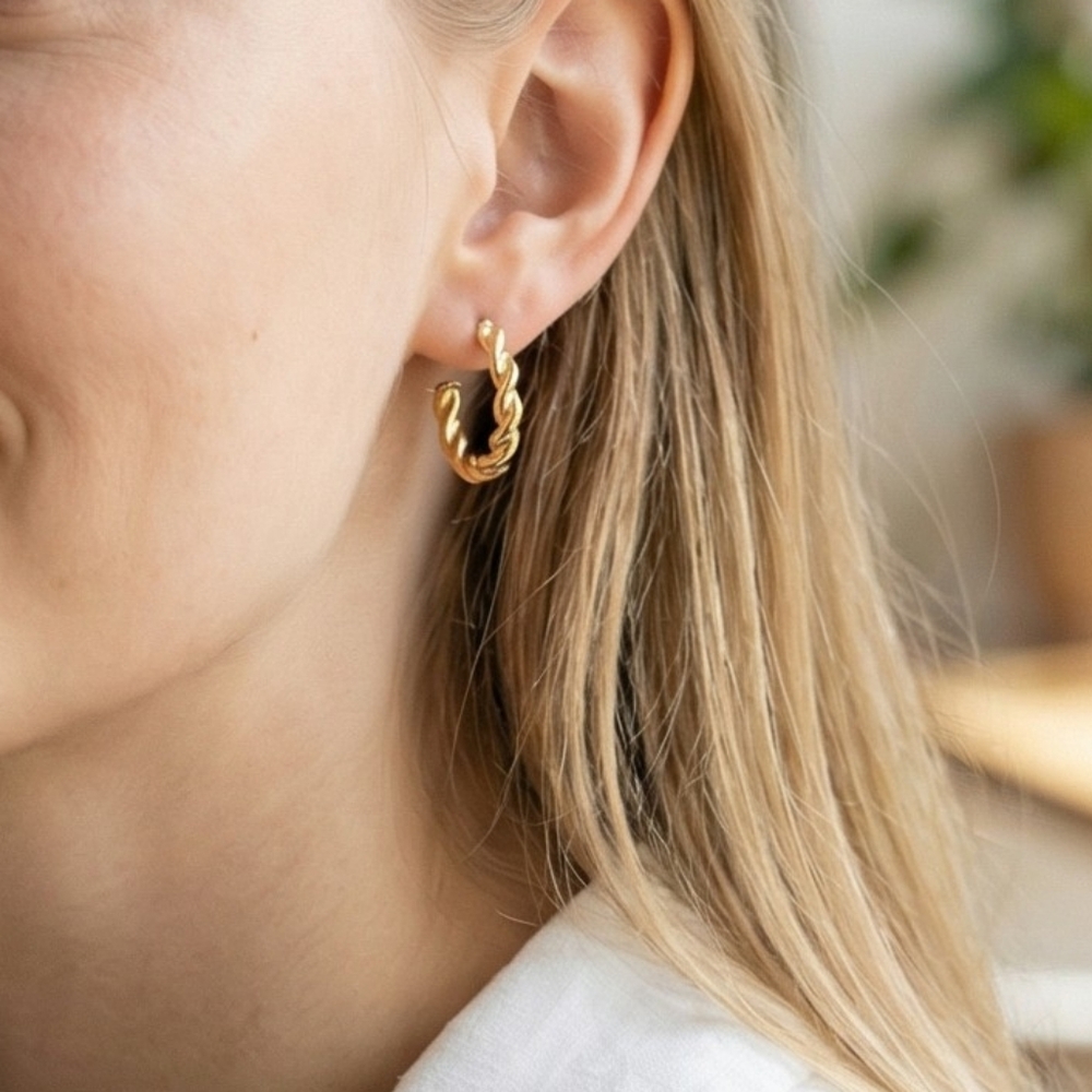 2 Pairs Gold Hoop Earrings